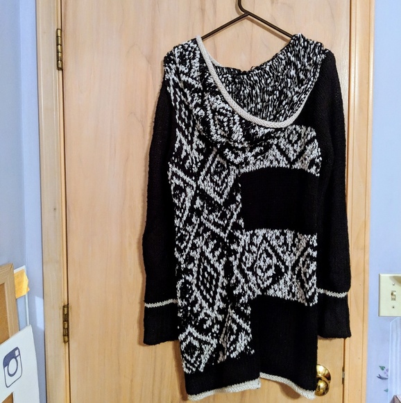 Black and White Boho Hooded Sweater! Very Cozy! - Picture 2 of 4